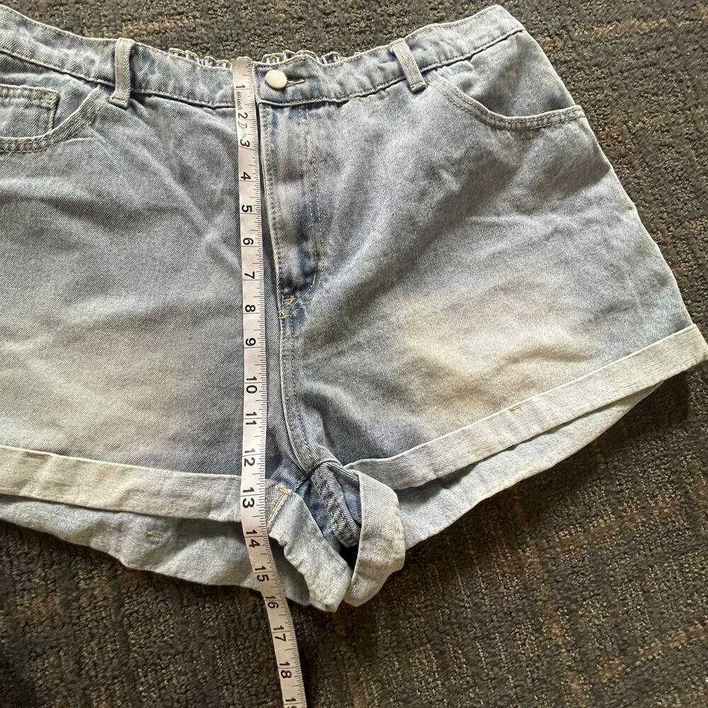 Womens Plus Size 2XL High Waisted Cuffed Denim Shorts Light Wash Jean Shorts - Picture 8 of 8